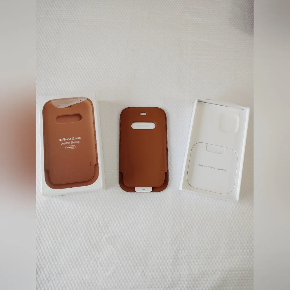 Apple Leather Sleeve Case with MagSafe Saddle Brown for the iPhone 12 Mini